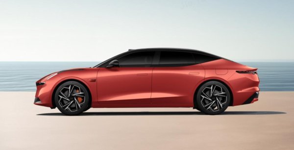 荣利通 配580kW四驱动力！领克Z10加推四驱Halo版